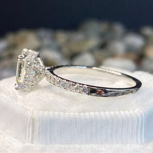 1.89 ctw Asscher cut hidden halo moissanite. 14 ct white gold plated - Picture 6 of 6